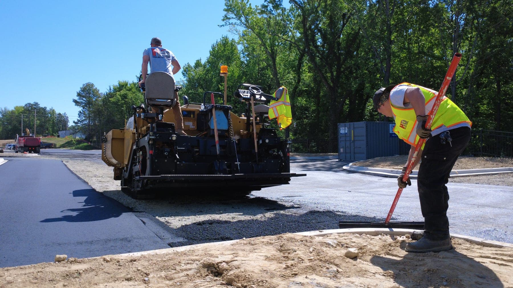 HD Grading paving crew working together on an active job site in the Carolinas