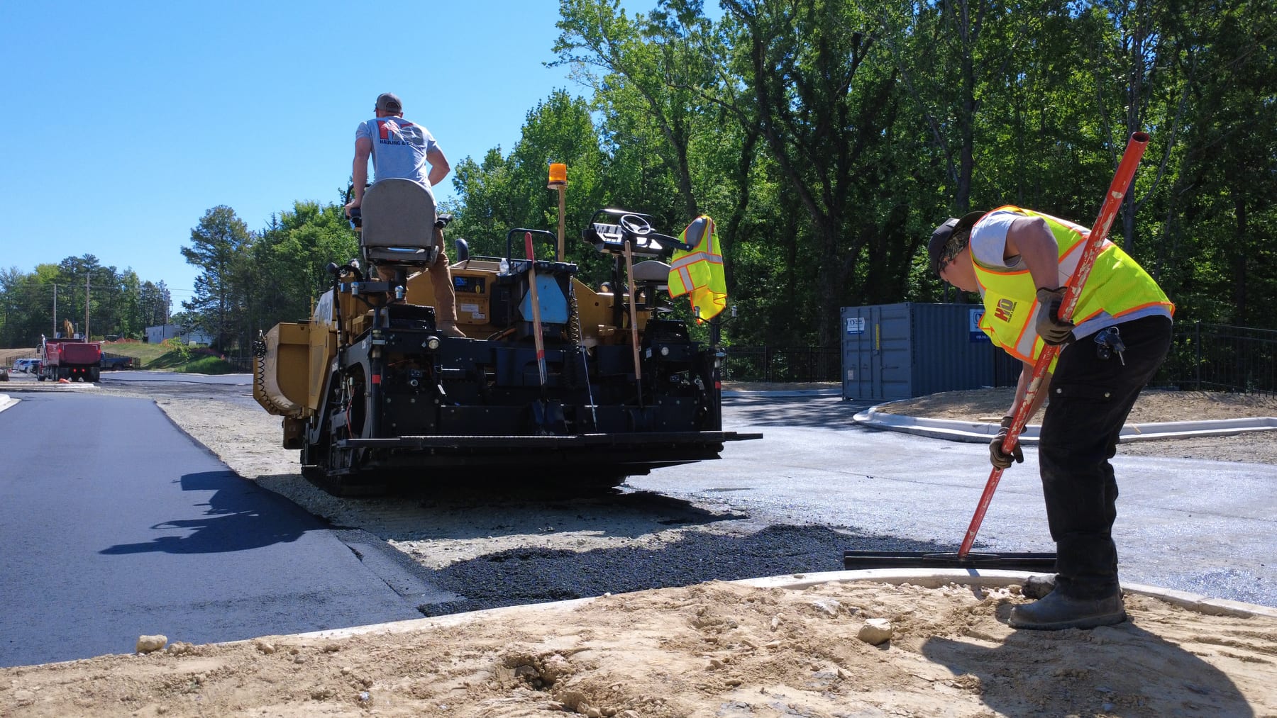 HD Grading paving crew working together on an active job site in the Carolinas